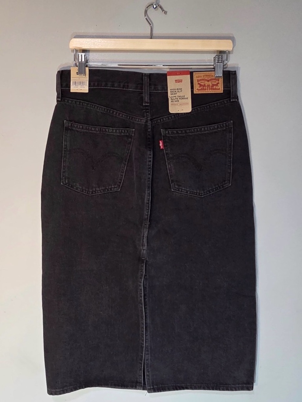 Levi’s Back Slit Black Denim Midi Skirt Size 30 NWT - Picture 4 of 8